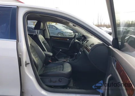 2013 Volkswagen Passat 2.0L Tdi Sel Premium z USA, uszkodzony, nr VIN 1VWCN7A30DC079624